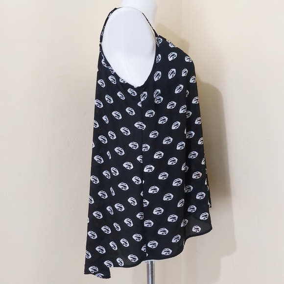 Torrid 2X Plus Size Lip Print Black & White Georgette Sheer Edgy Tank Top Blouse - Picture 5 of 10